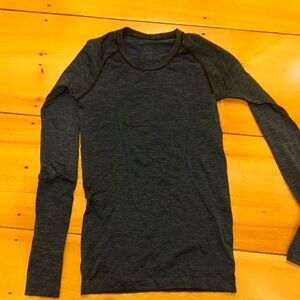 Lululemon Full length long sleeve swiftly tech